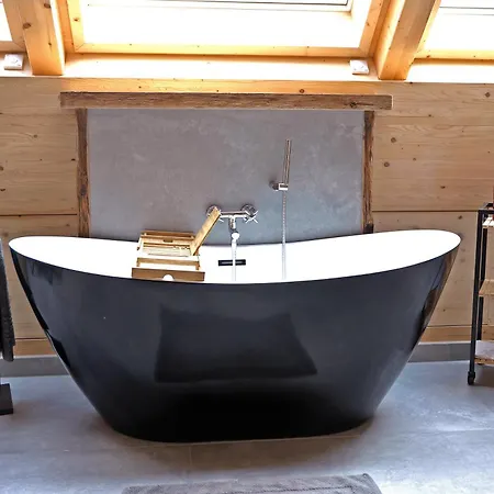Living Timeless- Haldenhof Loft, Luxus Schwarzwald-retreat Mit Sauna Fuer Bis Zu 12 Personen * Simonswald