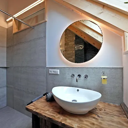 Living Timeless- Haldenhof Loft, Luxus Schwarzwald-retreat Mit Sauna Fuer Bis Zu 12 Personen Simonswald